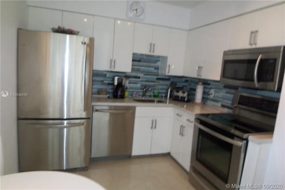5161 COLLINS AV #806 Miami Beach, FL 33140