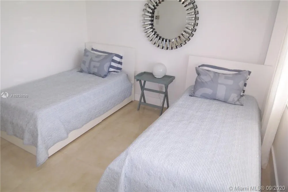 5161 COLLINS AV #806 Miami Beach, FL 33140