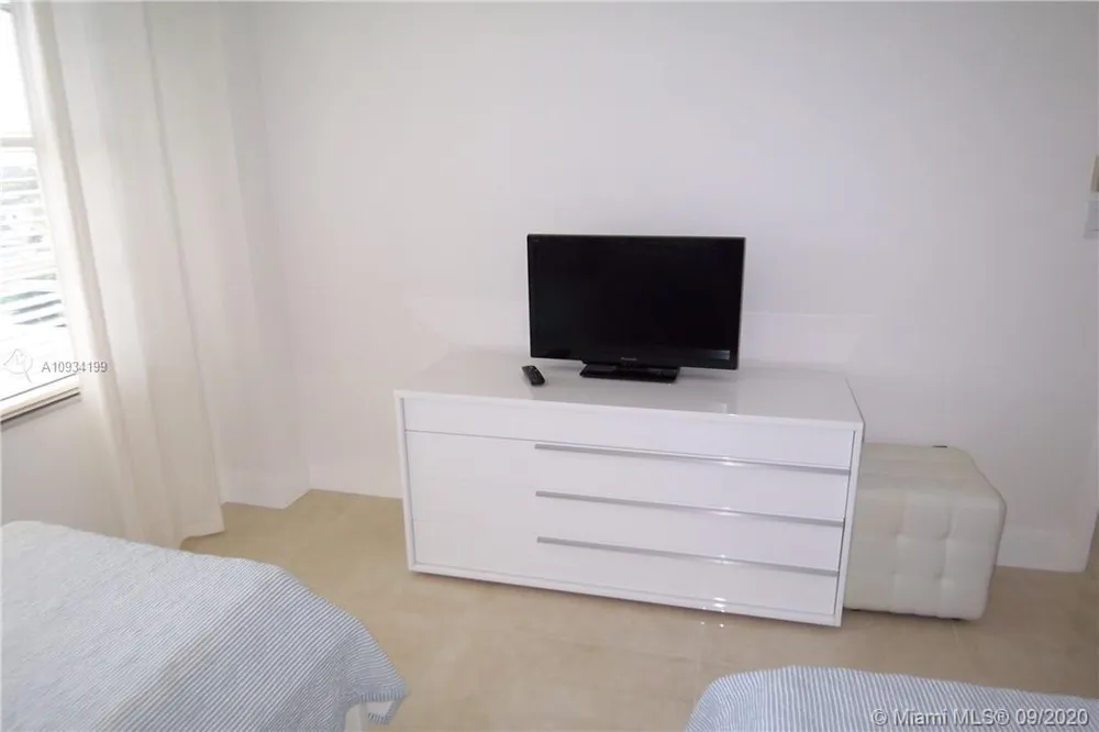 5161 COLLINS AV #806 Miami Beach, FL 33140