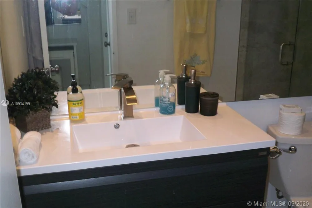5161 COLLINS AV #806 Miami Beach, FL 33140