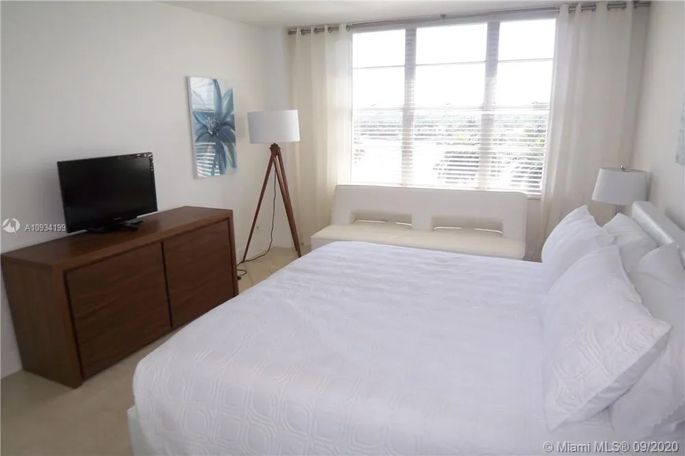 5161 COLLINS AV #806 Miami Beach, FL 33140