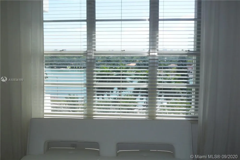 5161 COLLINS AV #806 Miami Beach, FL 33140