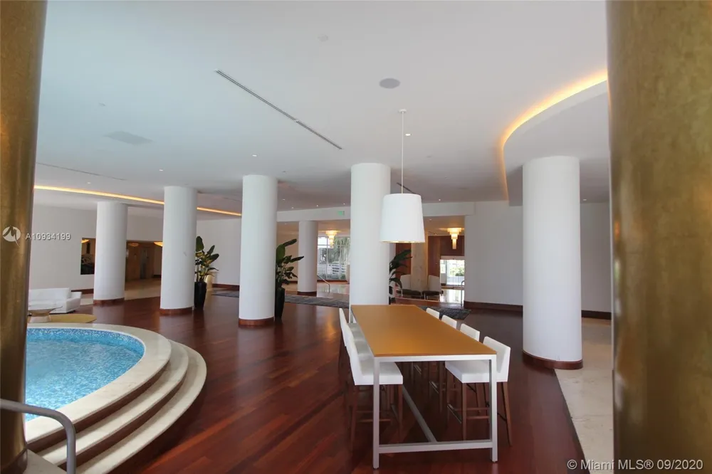 5161 COLLINS AV #806 Miami Beach, FL 33140