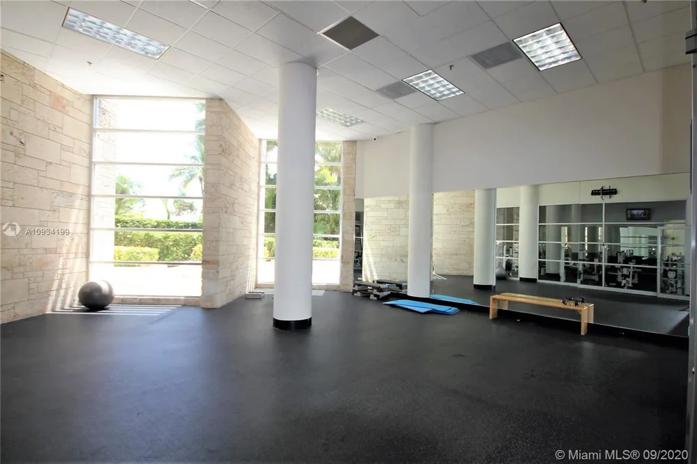 5161 COLLINS AV #806 Miami Beach, FL 33140