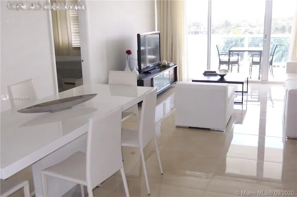 5161 COLLINS AV #806 Miami Beach, FL 33140