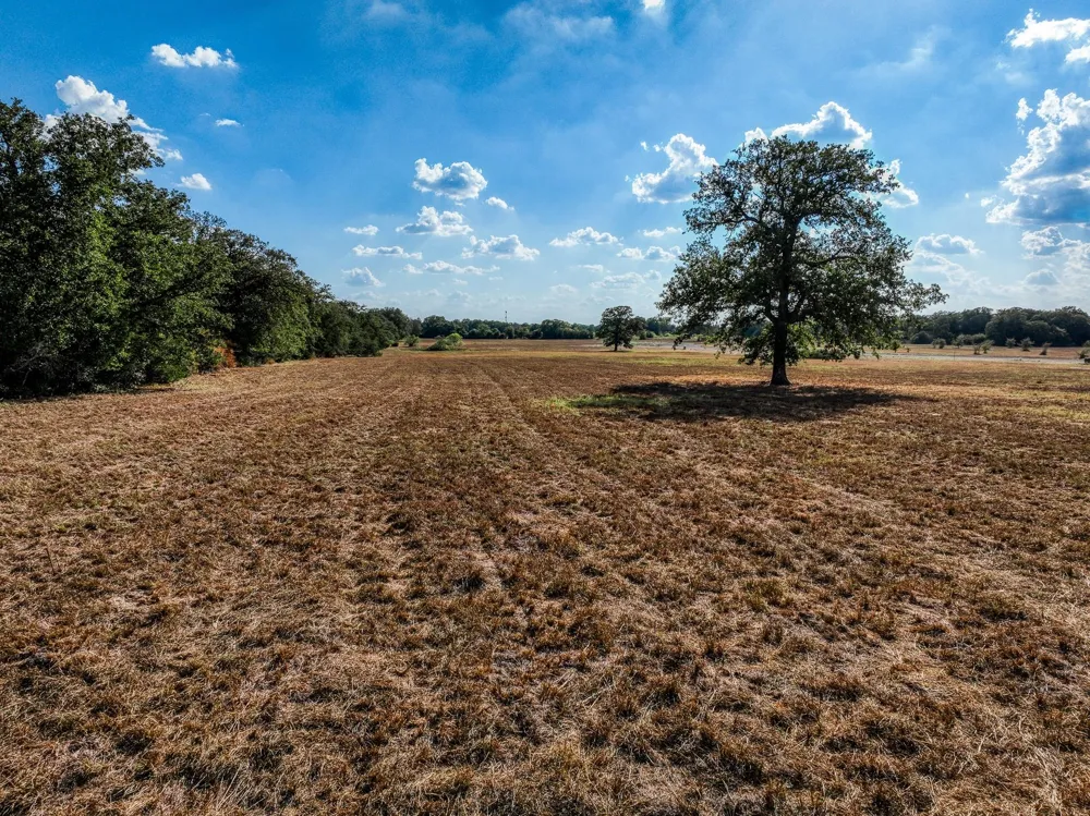 211 Feder Way West Point, TX 78963