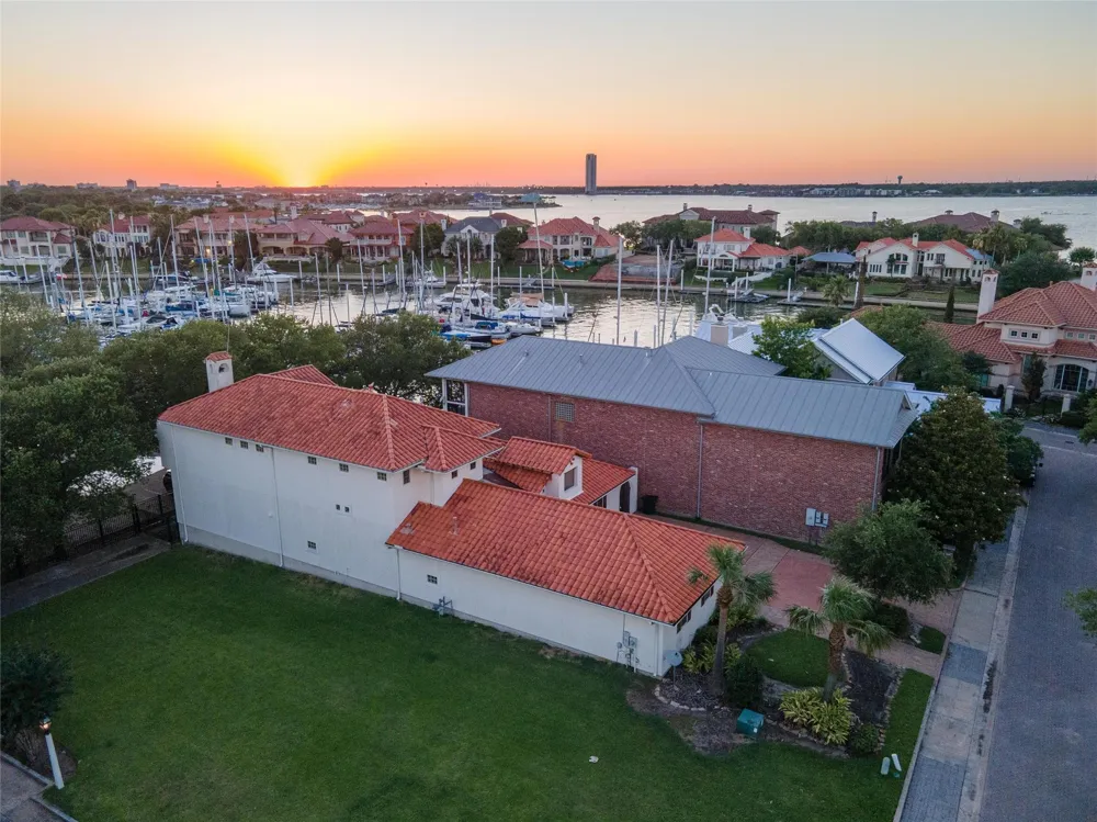 19 Mariners Lane Kemah, TX 77565