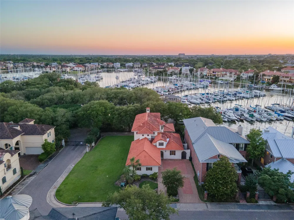 19 Mariners Lane Kemah, TX 77565