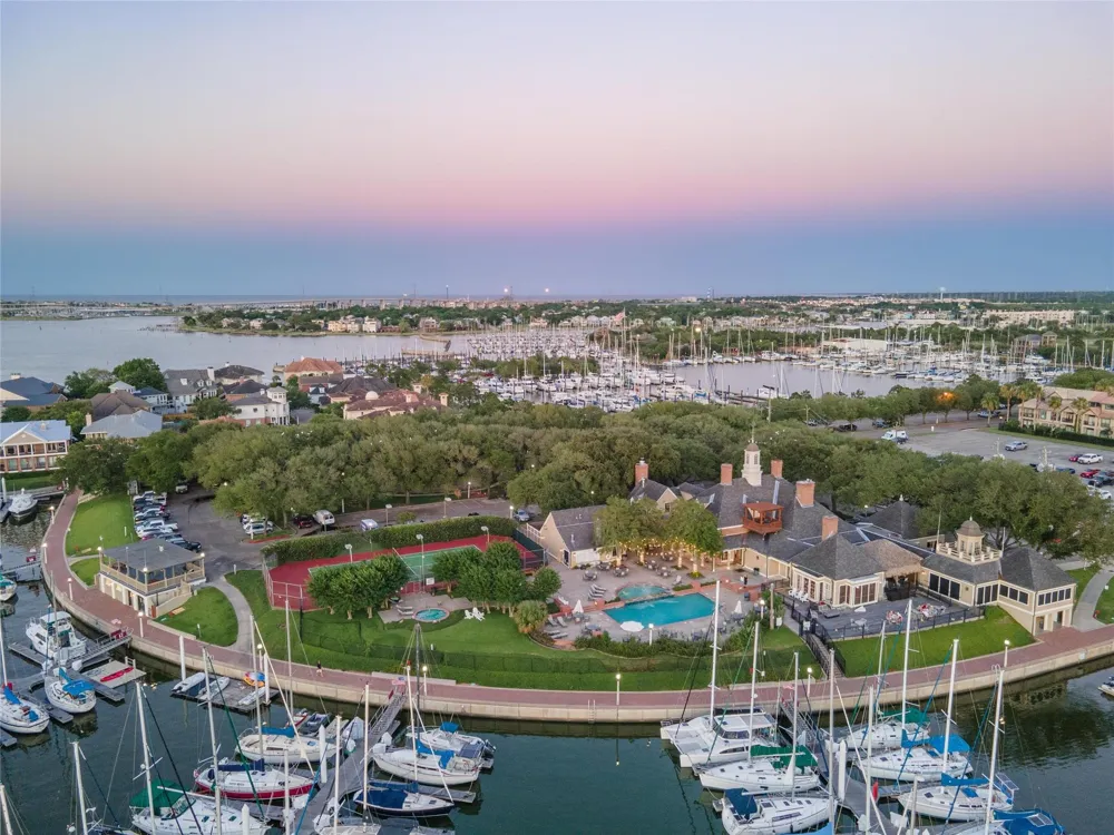 19 Mariners Lane Kemah, TX 77565