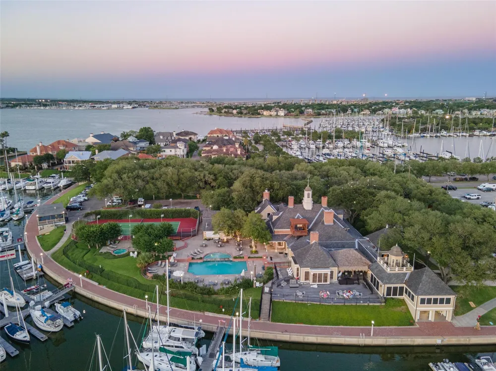 19 Mariners Lane Kemah, TX 77565