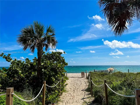 5161 Collins Ave #404