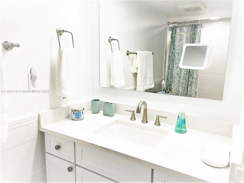 5161 Collins Ave #404 Miami Beach, FL 33140