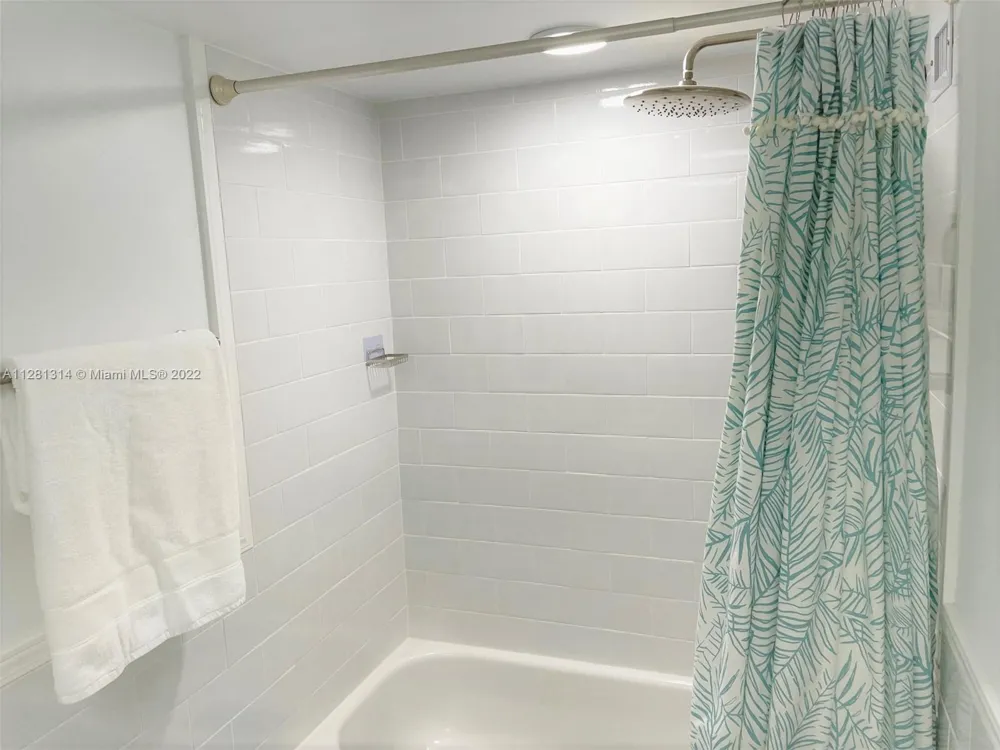 5161 Collins Ave #404 Miami Beach, FL 33140