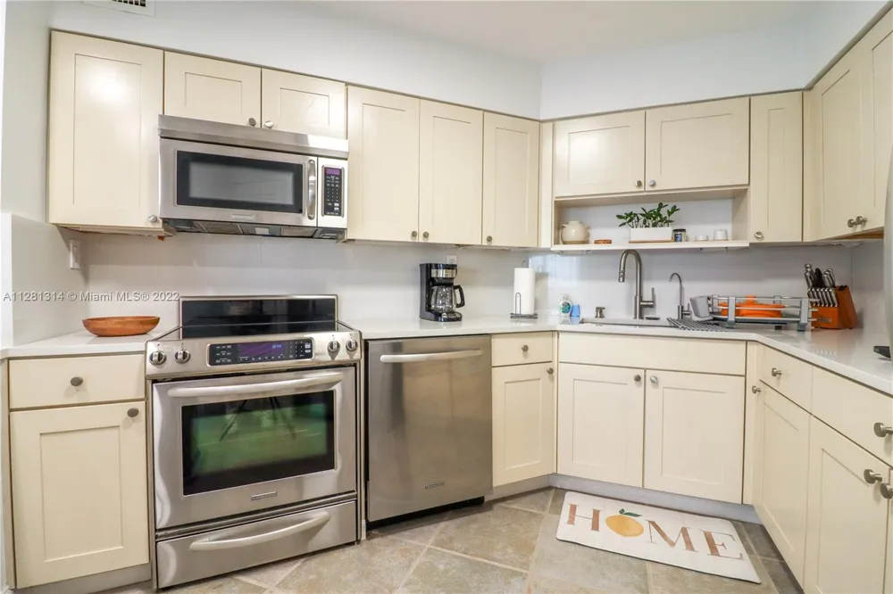 5161 Collins Ave #404 Miami Beach, FL 33140