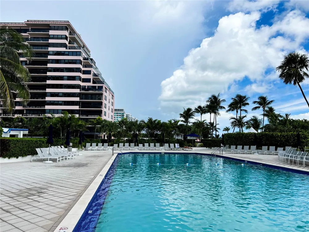 5161 Collins Ave #404 Miami Beach, FL 33140