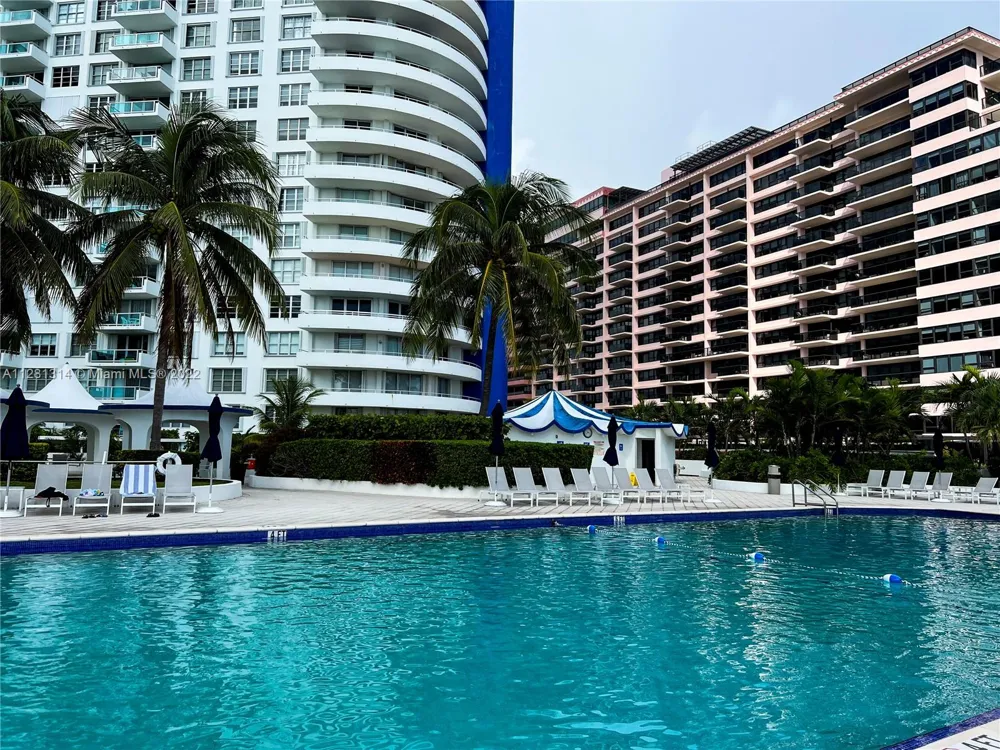 5161 Collins Ave #404 Miami Beach, FL 33140