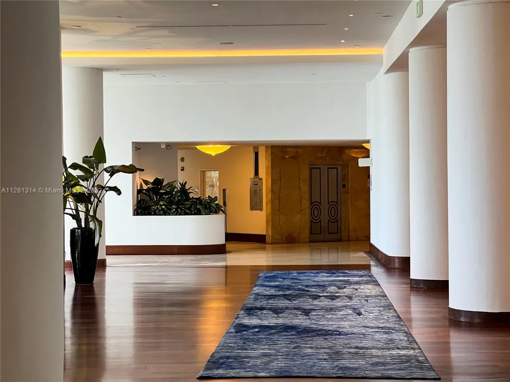 5161 Collins Ave #404 Miami Beach, FL 33140