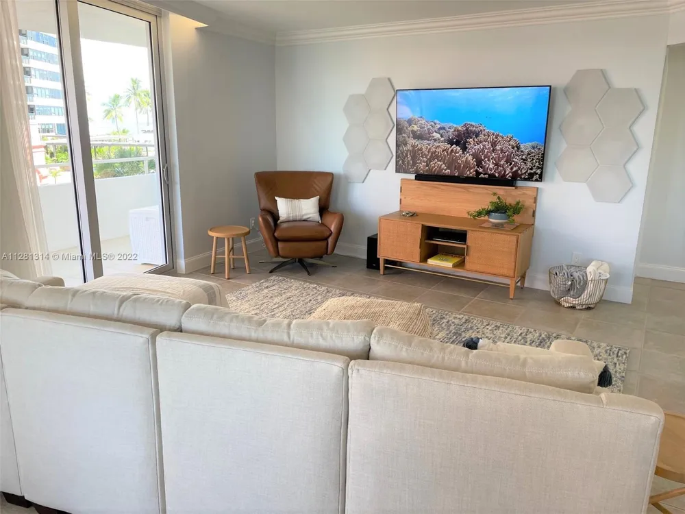 5161 Collins Ave #404 Miami Beach, FL 33140