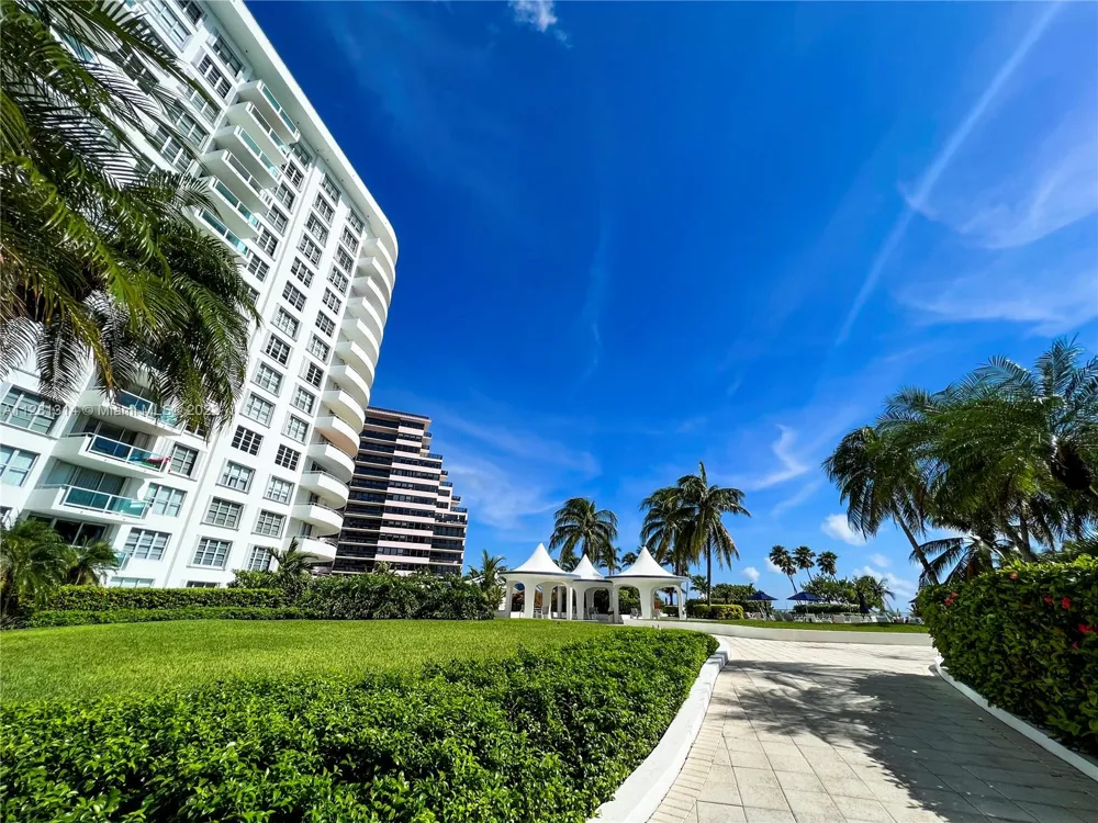 5161 Collins Ave #404 Miami Beach, FL 33140