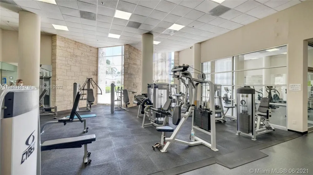 5161 Collins Ave #404 Miami Beach, FL 33140