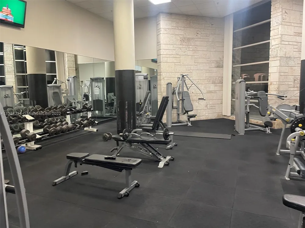5161 Collins Ave #404 Miami Beach, FL 33140