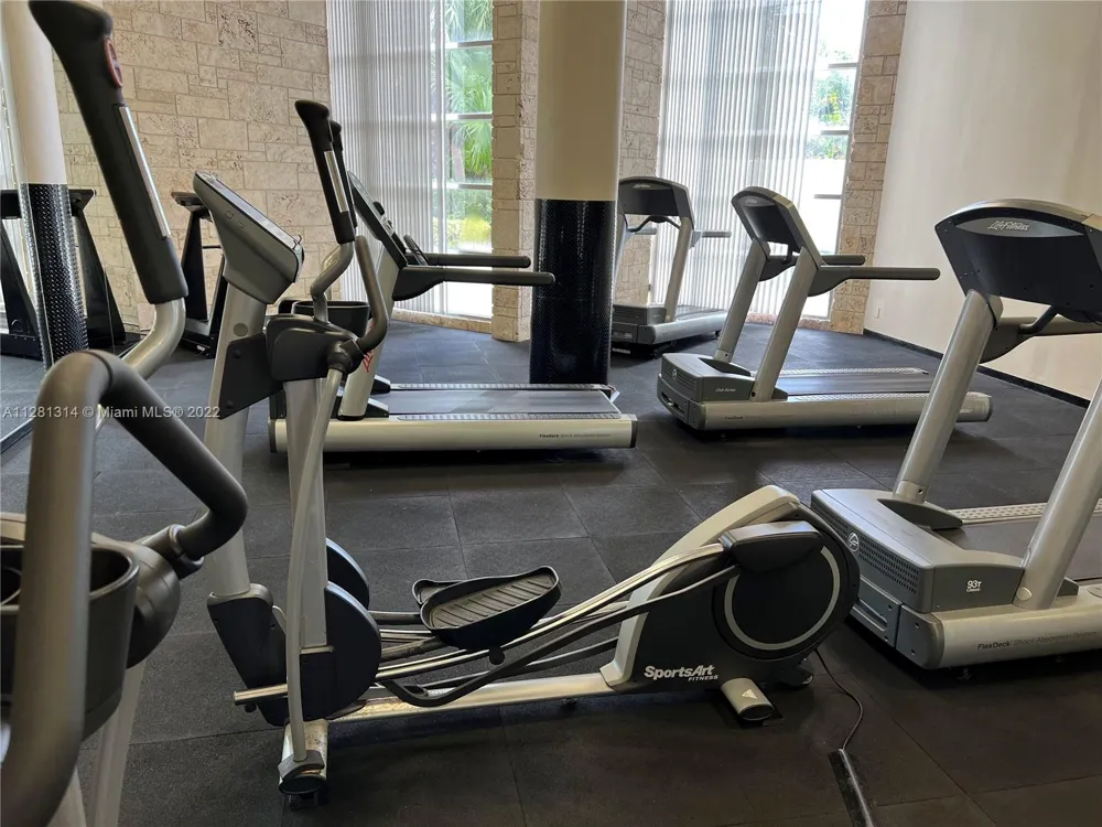 5161 Collins Ave #404 Miami Beach, FL 33140