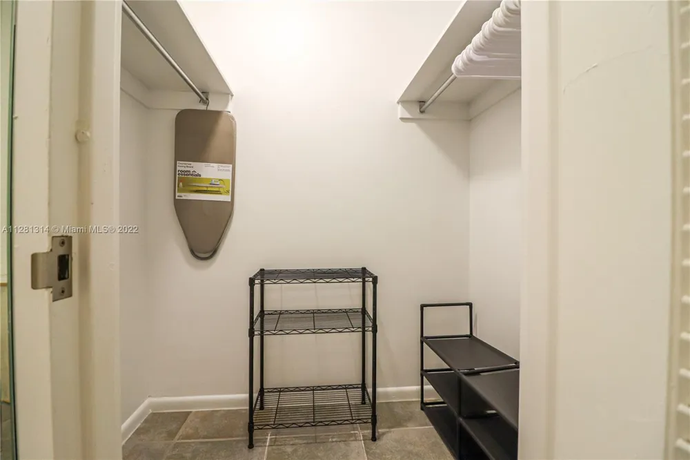 5161 Collins Ave #404 Miami Beach, FL 33140