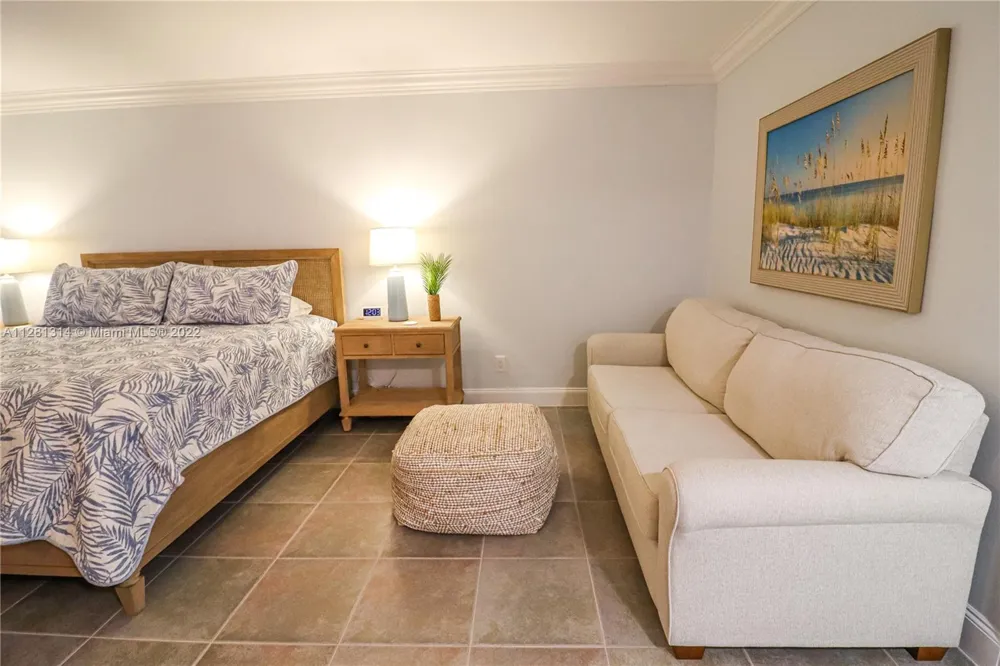 5161 Collins Ave #404 Miami Beach, FL 33140