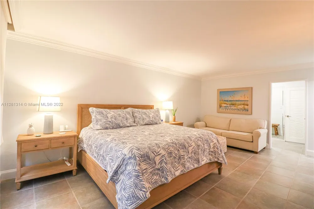 5161 Collins Ave #404 Miami Beach, FL 33140