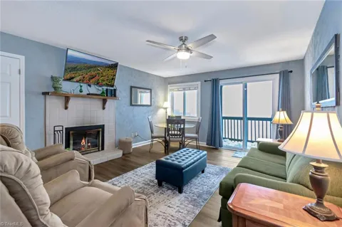 301 Pinnacle Inn Road #4313