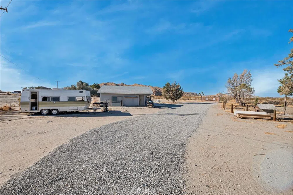 19665 Grey Mountain Road Adelanto, CA 92301