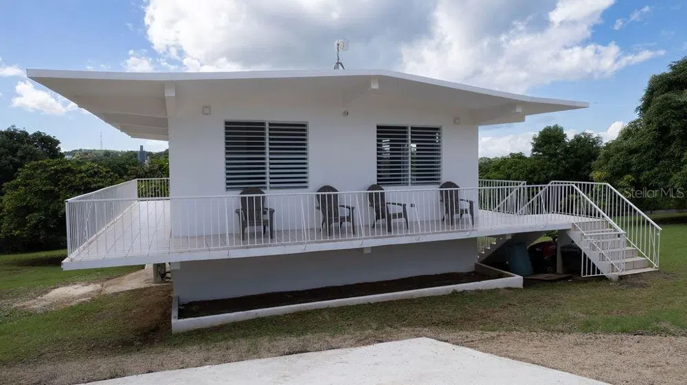 595 COMM. VILLA BORINQUEN Vieques, PR 00765