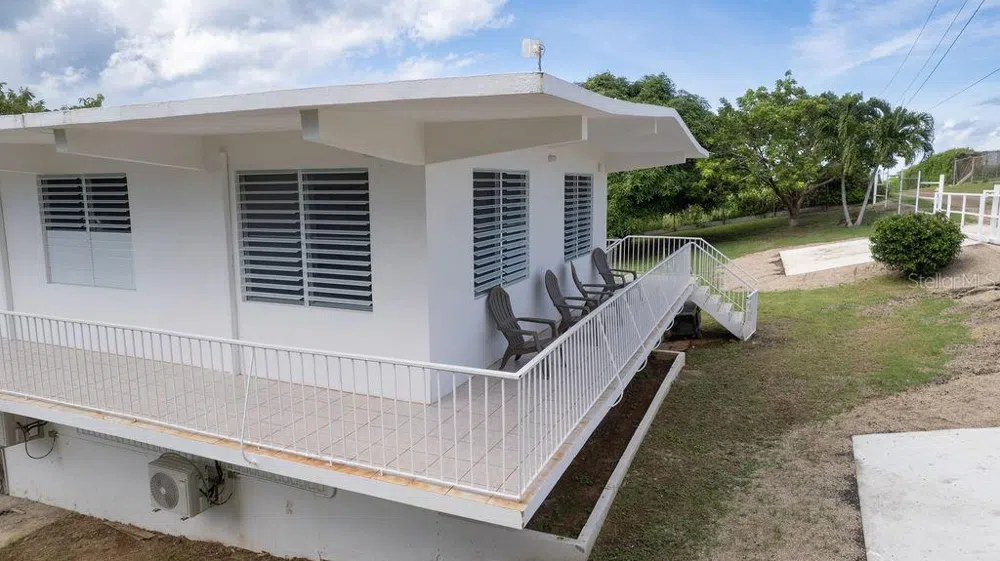 595 COMM. VILLA BORINQUEN Vieques, PR 00765