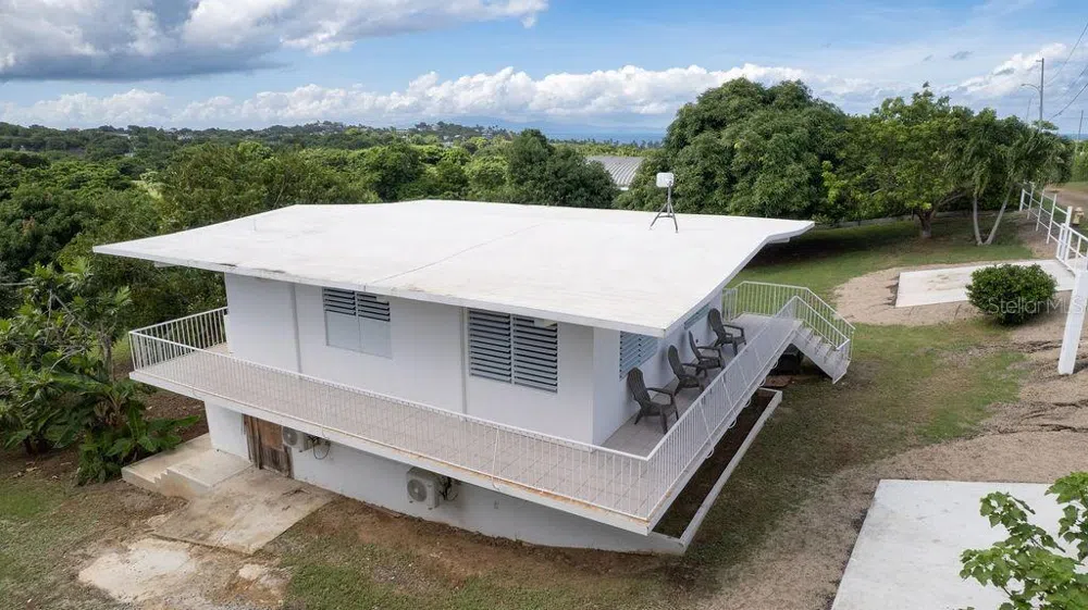 595 COMM. VILLA BORINQUEN Vieques, PR 00765
