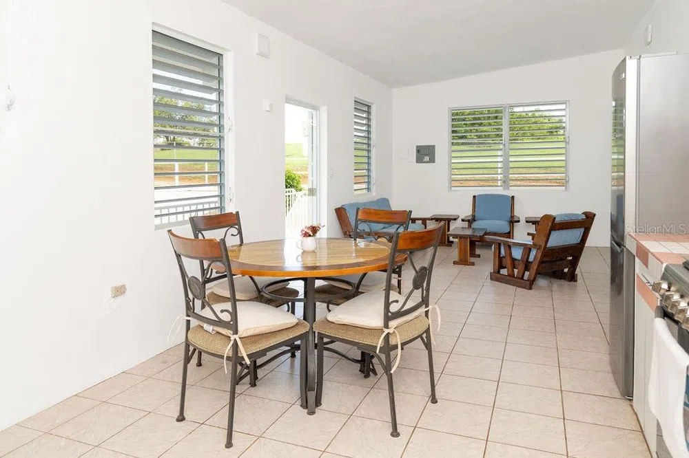 595 COMM. VILLA BORINQUEN Vieques, PR 00765
