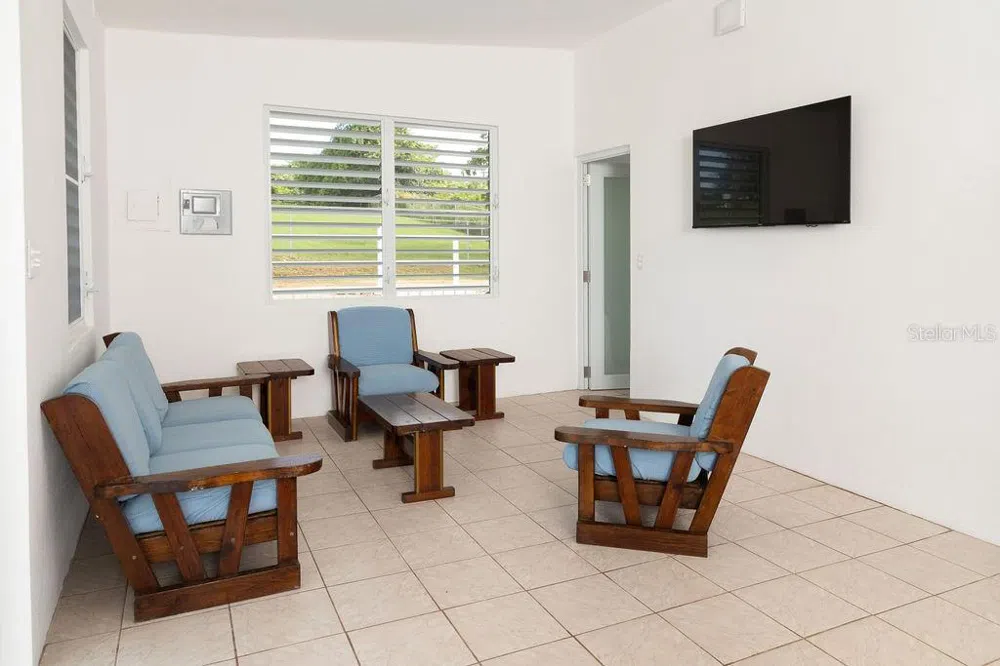 595 COMM. VILLA BORINQUEN Vieques, PR 00765