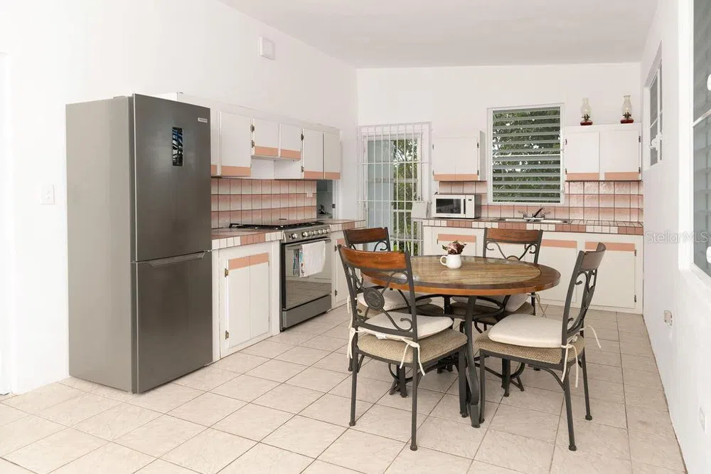 595 COMM. VILLA BORINQUEN Vieques, PR 00765