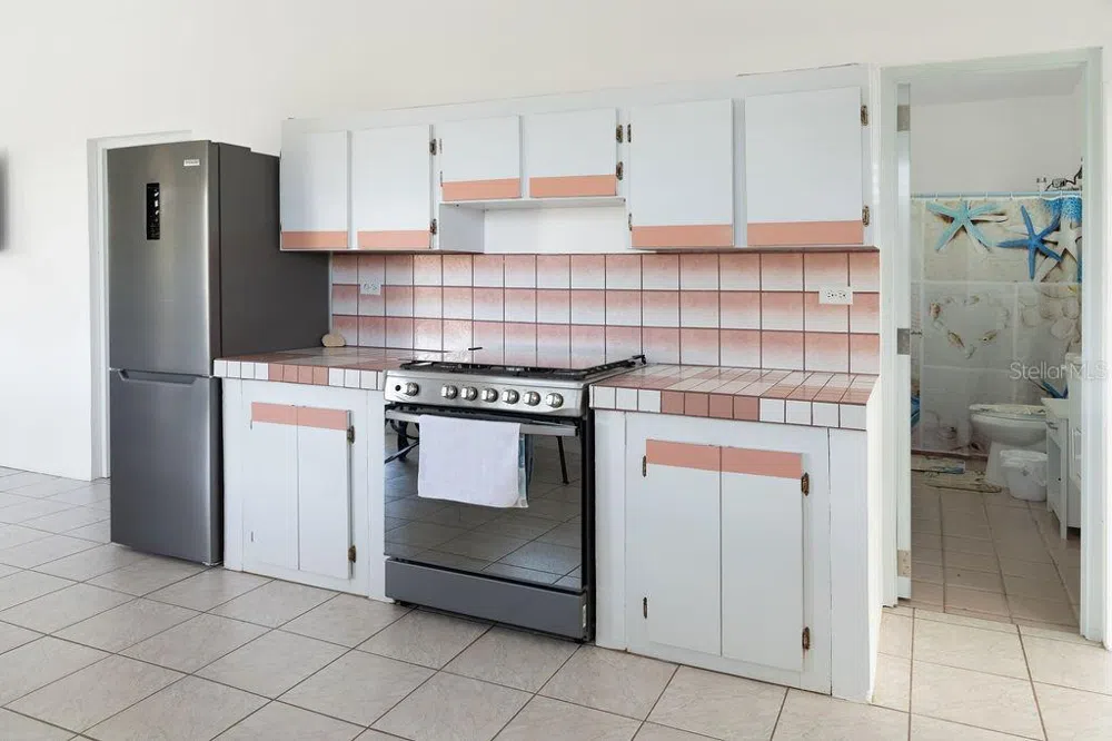 595 COMM. VILLA BORINQUEN Vieques, PR 00765