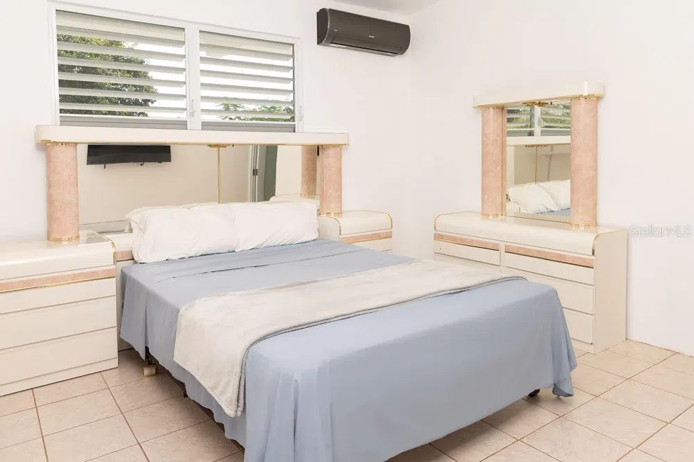 595 COMM. VILLA BORINQUEN Vieques, PR 00765