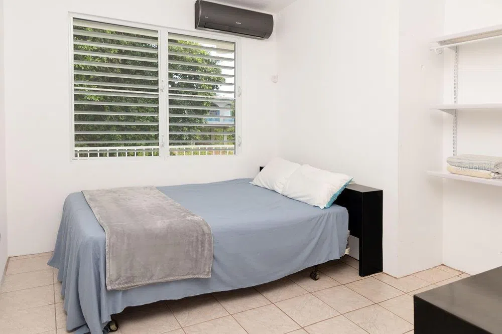 595 COMM. VILLA BORINQUEN Vieques, PR 00765