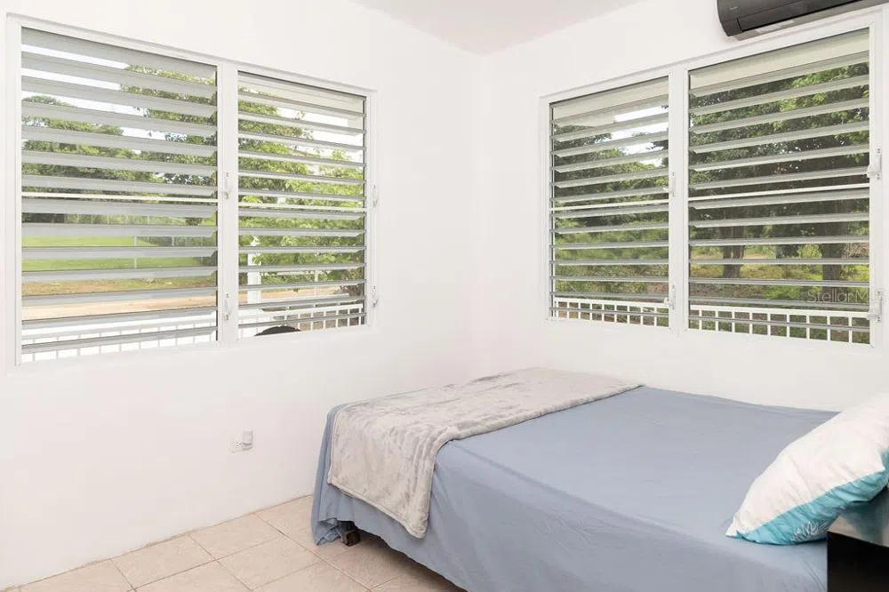 595 COMM. VILLA BORINQUEN Vieques, PR 00765