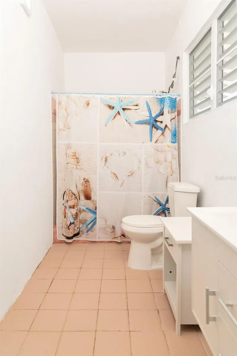 595 COMM. VILLA BORINQUEN Vieques, PR 00765