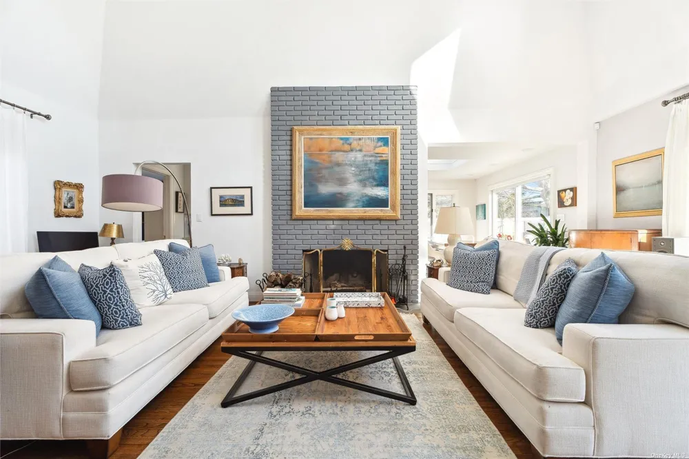 686 Hill Street Southampton, NY 11968