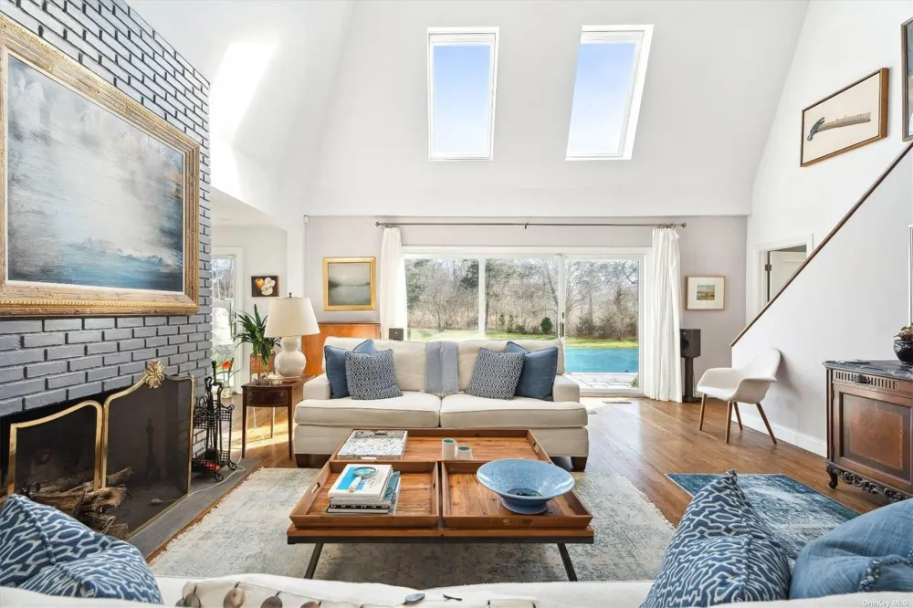 686 Hill Street Southampton, NY 11968