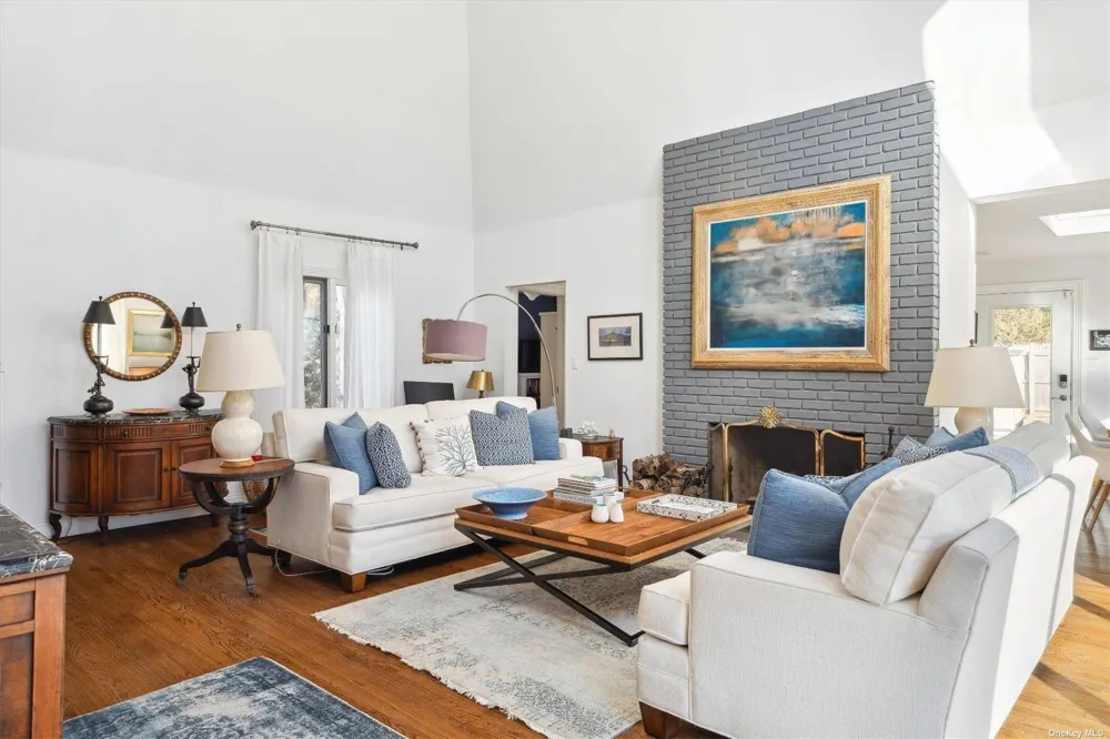 686 Hill Street Southampton, NY 11968