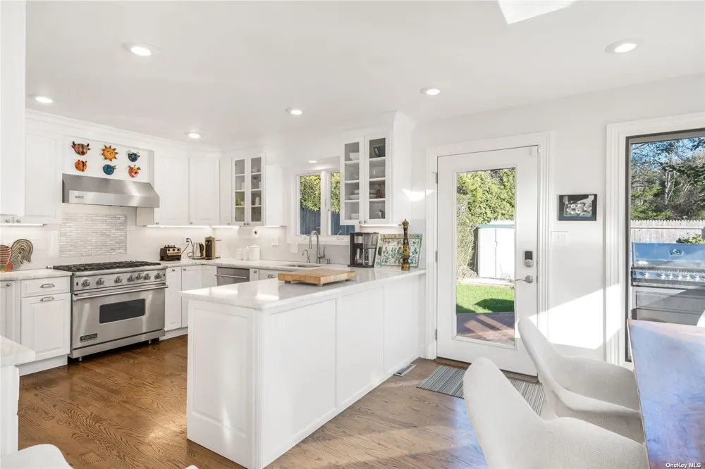 686 Hill Street Southampton, NY 11968