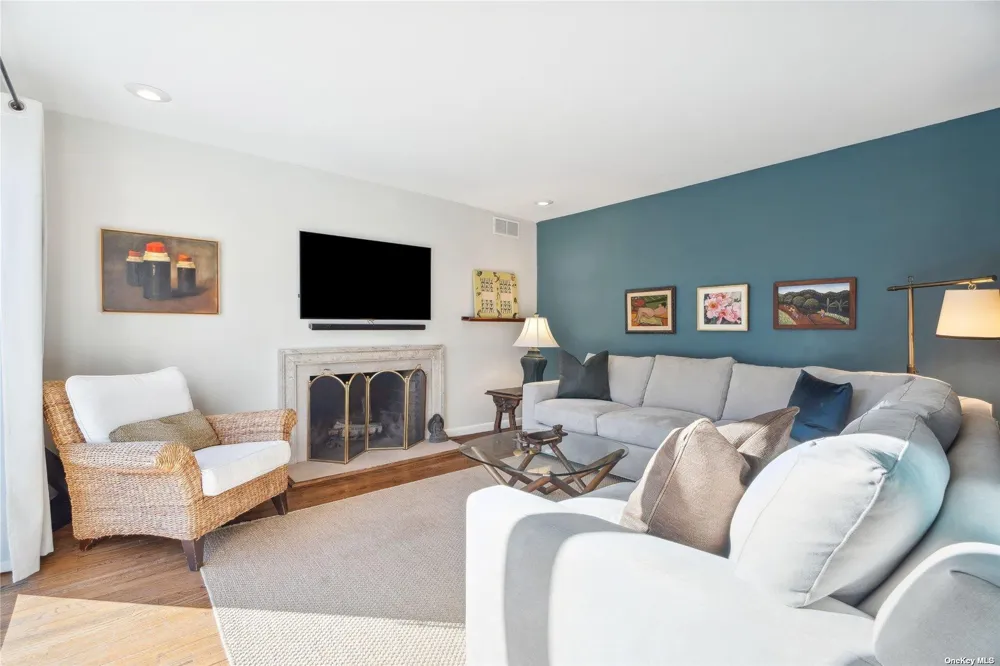 686 Hill Street Southampton, NY 11968