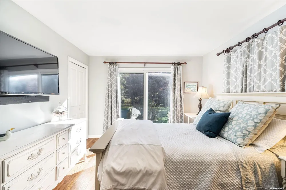 686 Hill Street Southampton, NY 11968
