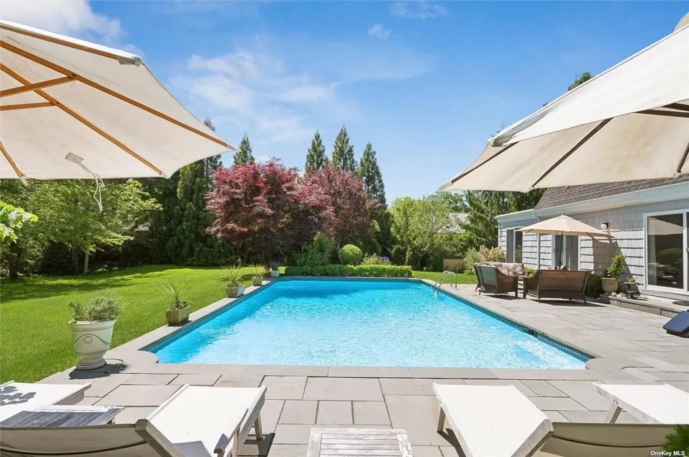 686 Hill Street Southampton, NY 11968
