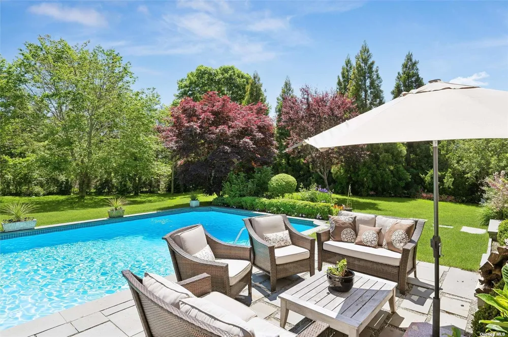 686 Hill Street Southampton, NY 11968